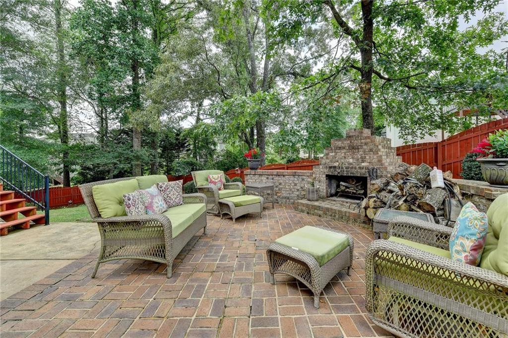 215 Suwanee Place Court