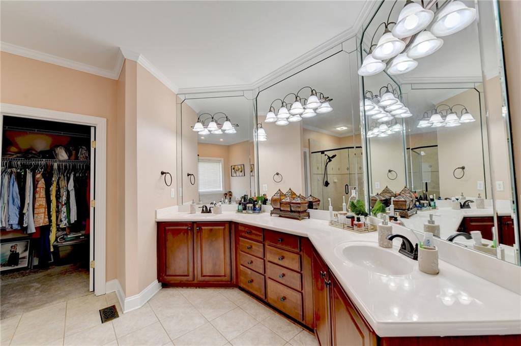 215 Suwanee Place Court