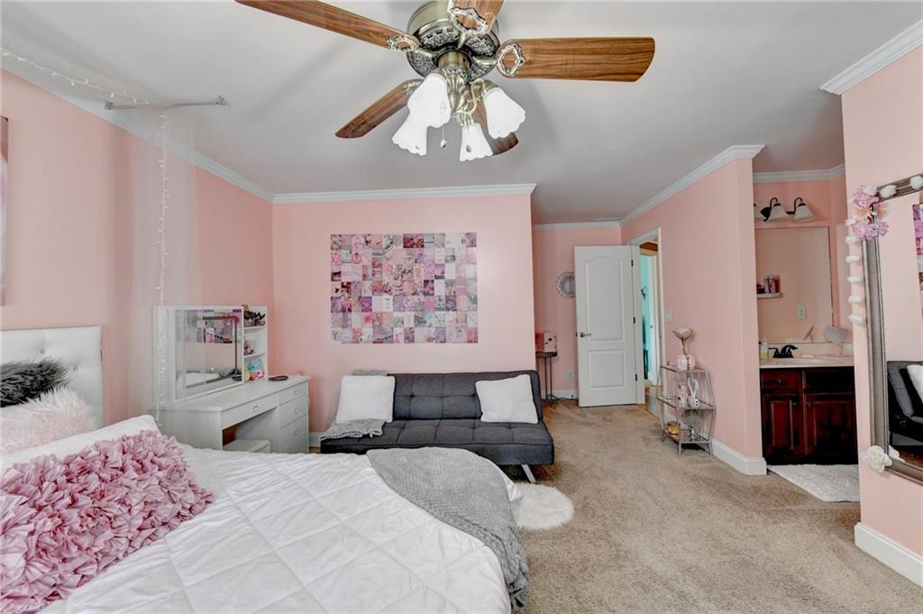 215 Suwanee Place Court