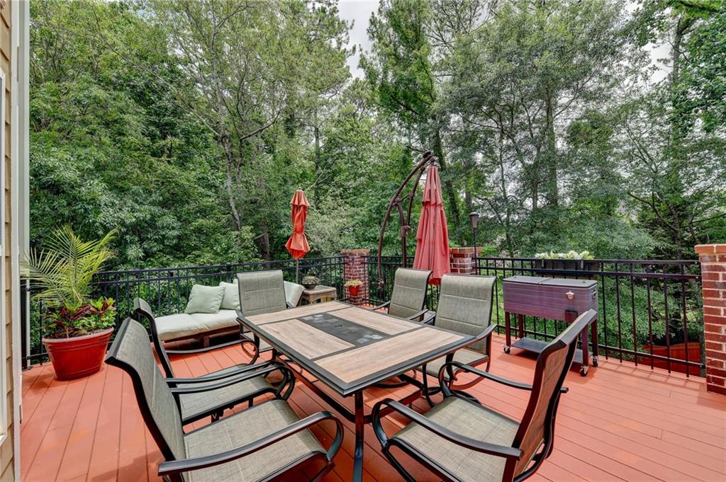 215 Suwanee Place Court