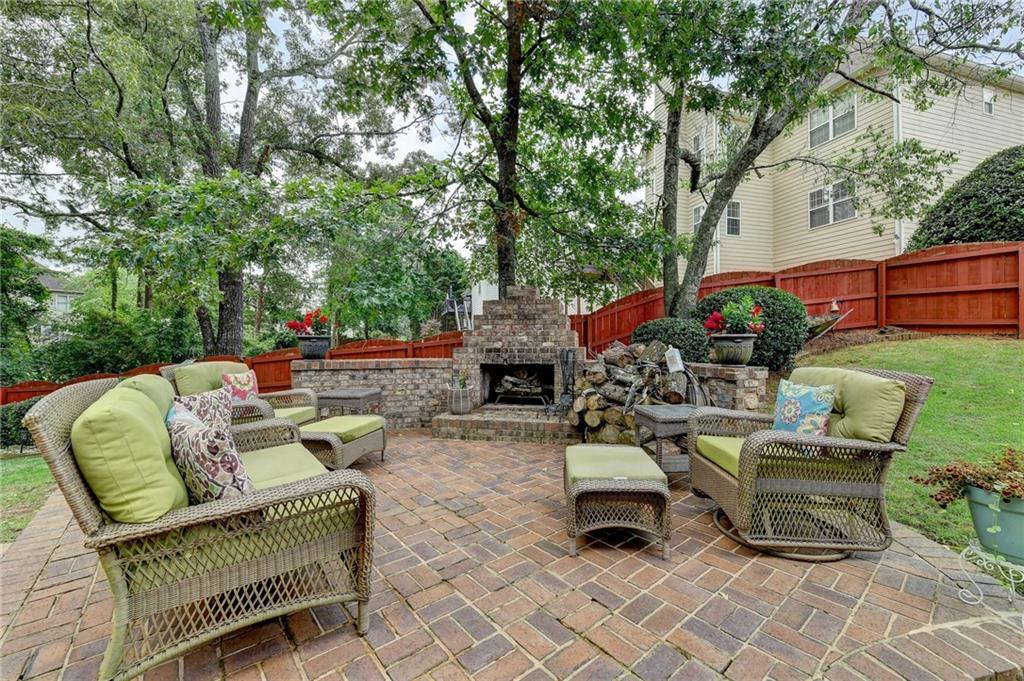 215 Suwanee Place Court