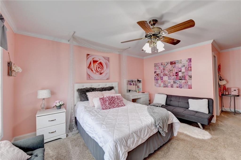 215 Suwanee Place Court