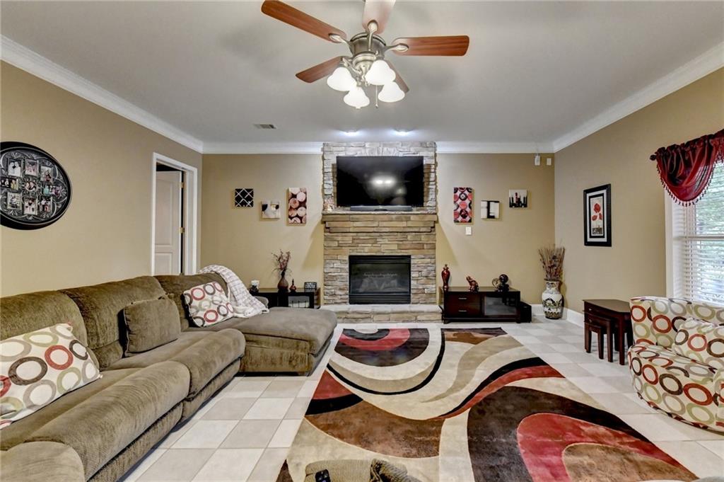 215 Suwanee Place Court