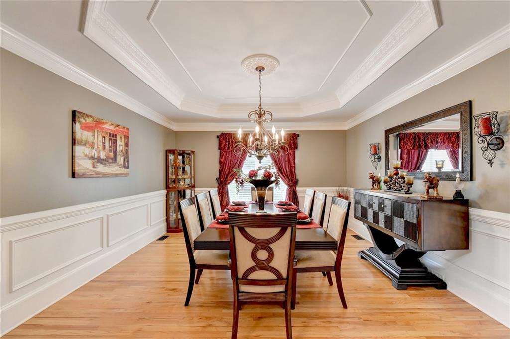 215 Suwanee Place Court
