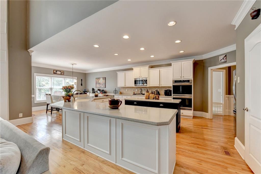 215 Suwanee Place Court
