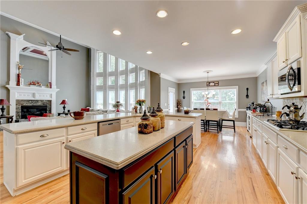 215 Suwanee Place Court