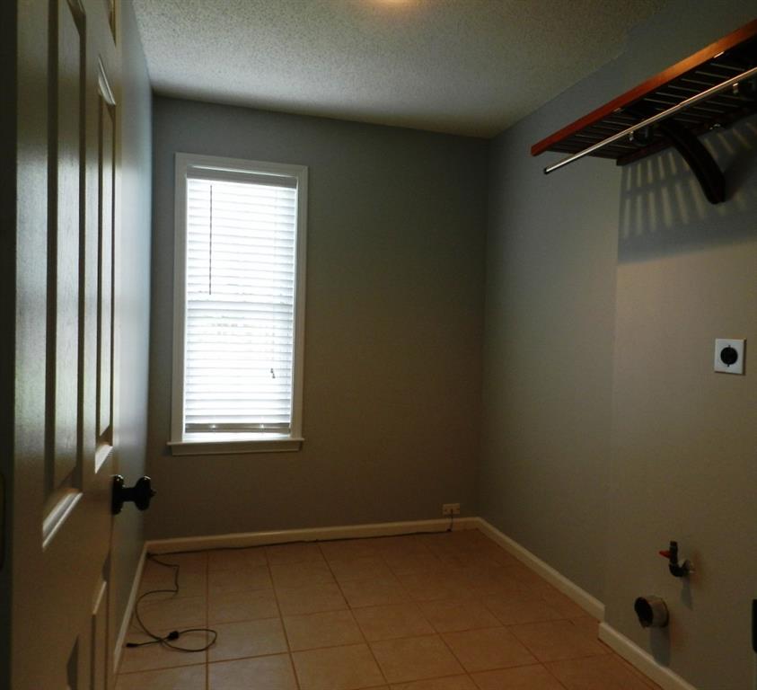 310 Cadeleigh Court