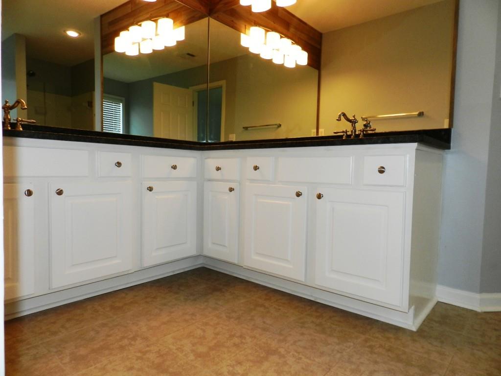 310 Cadeleigh Court
