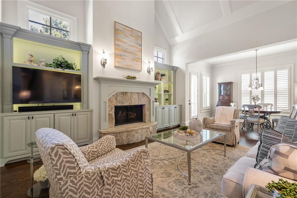 2595 Hillandale Circle
