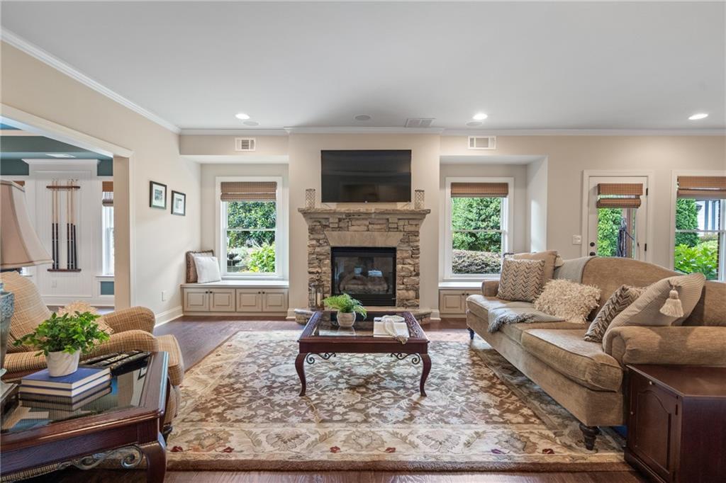 2595 Hillandale Circle