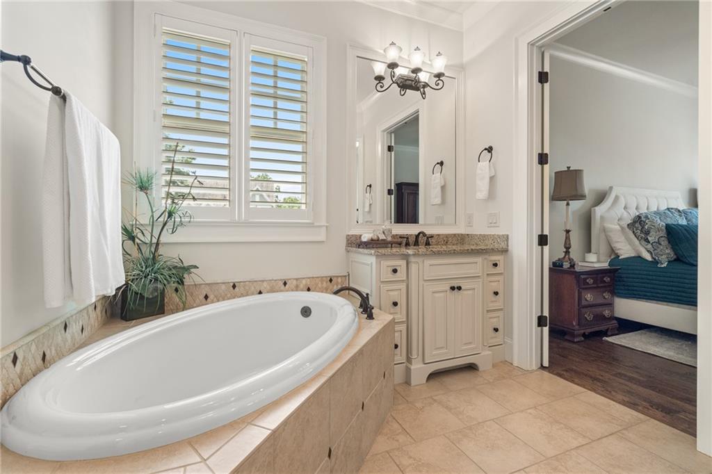 2595 Hillandale Circle