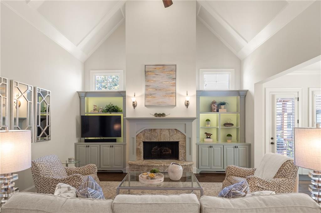 2595 Hillandale Circle