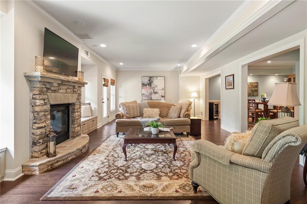 2595 Hillandale Circle