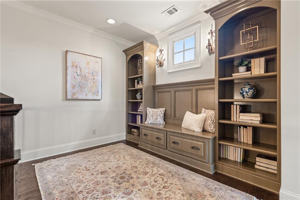 2595 Hillandale Circle