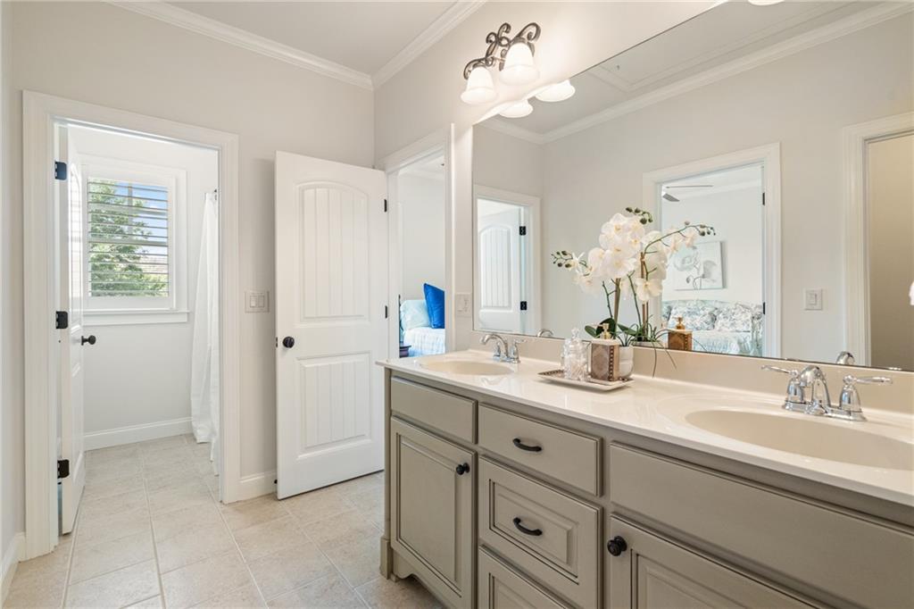2595 Hillandale Circle