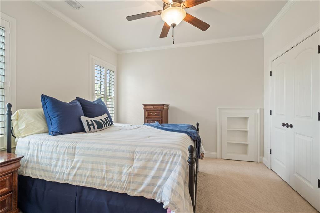 2595 Hillandale Circle
