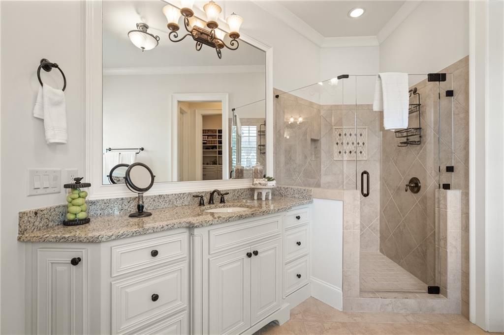 2595 Hillandale Circle
