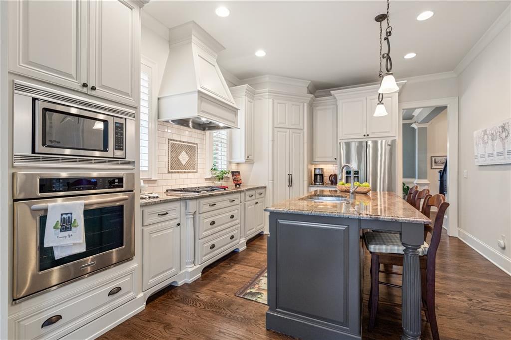 2595 Hillandale Circle