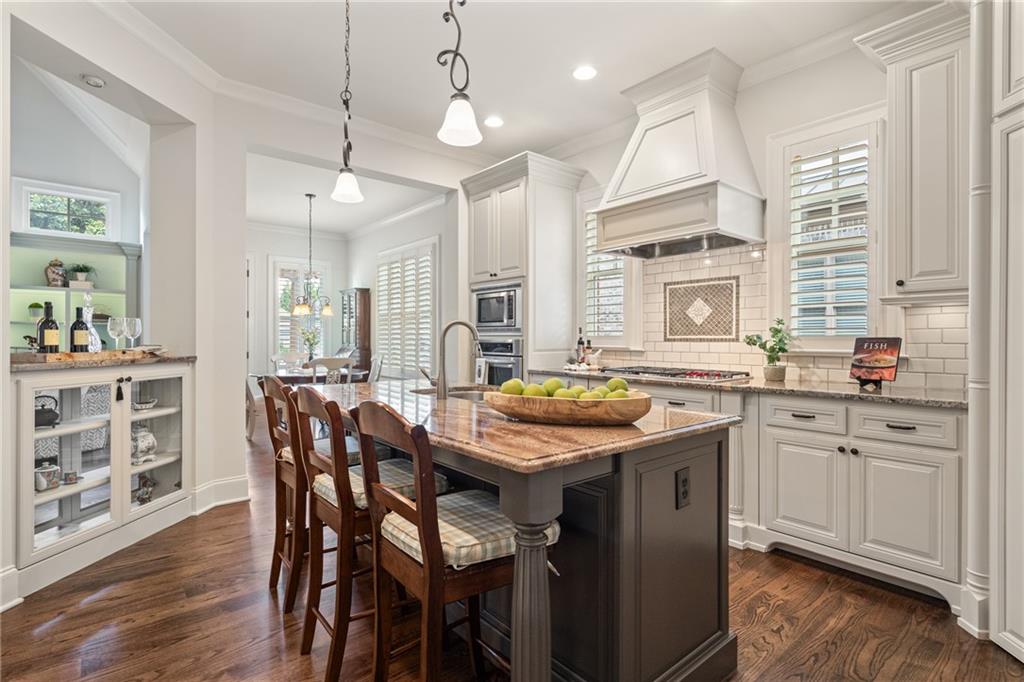 2595 Hillandale Circle