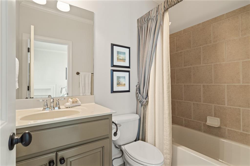 2595 Hillandale Circle