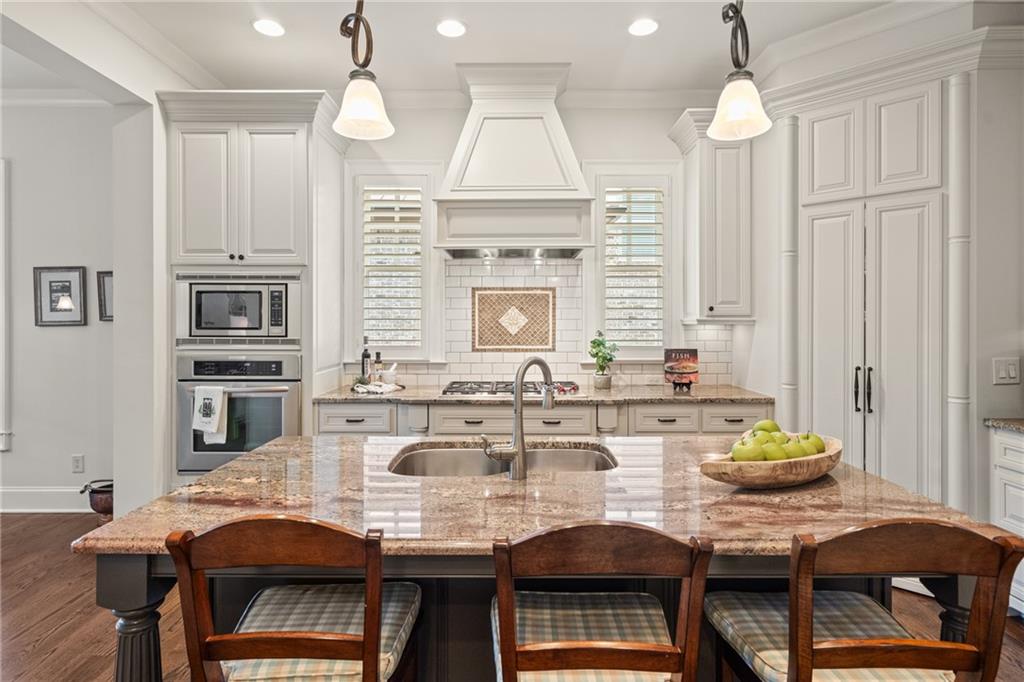 2595 Hillandale Circle