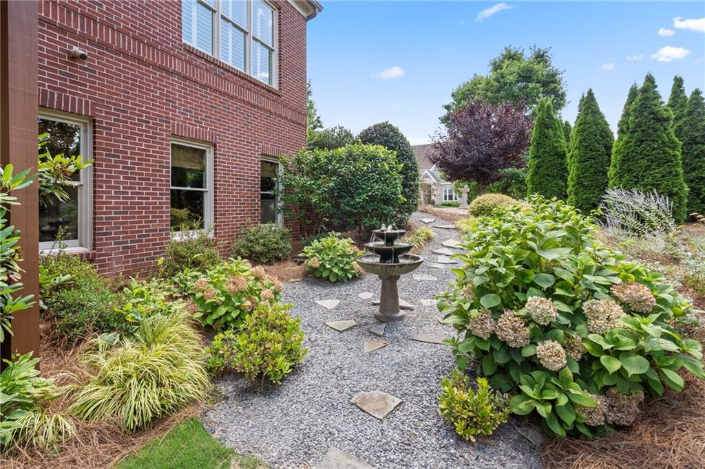 2595 Hillandale Circle