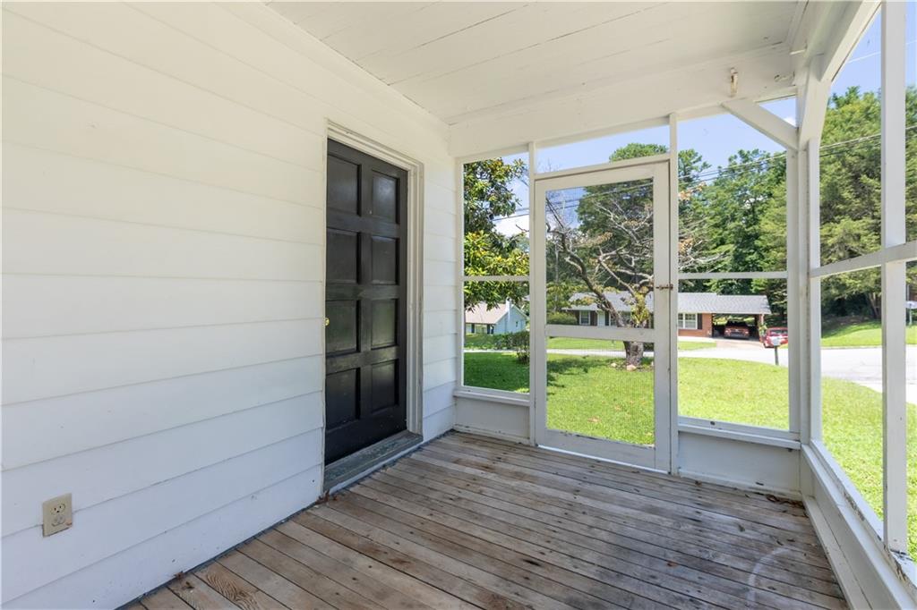 383 LAURA Drive NW
