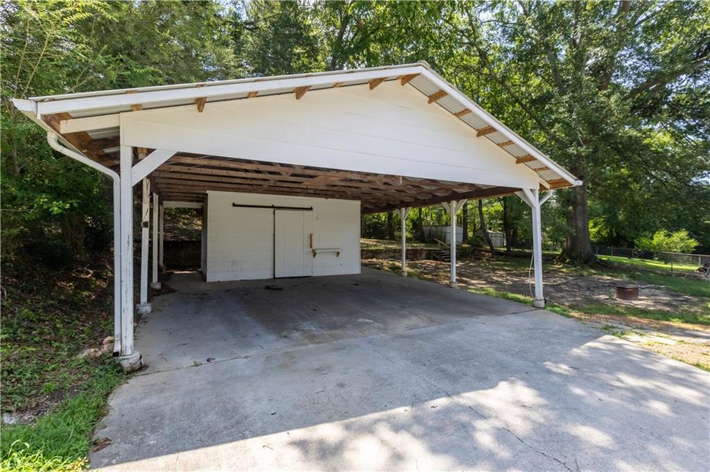 383 LAURA Drive NW