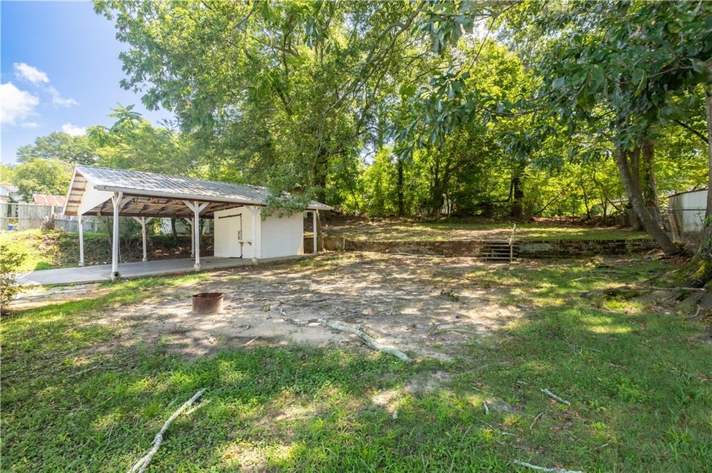 383 LAURA Drive NW