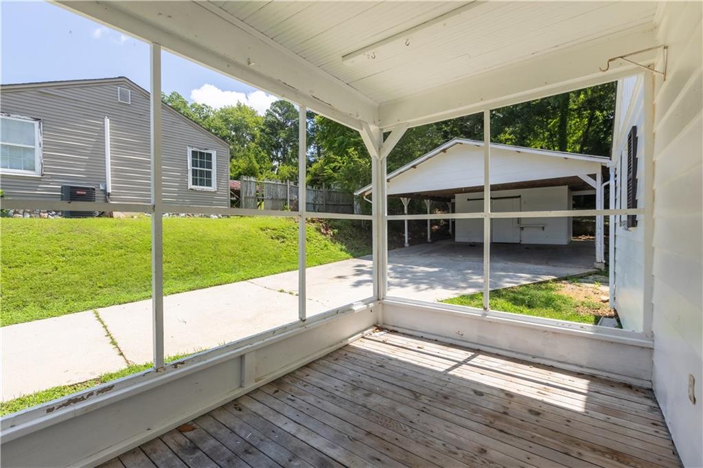383 LAURA Drive NW