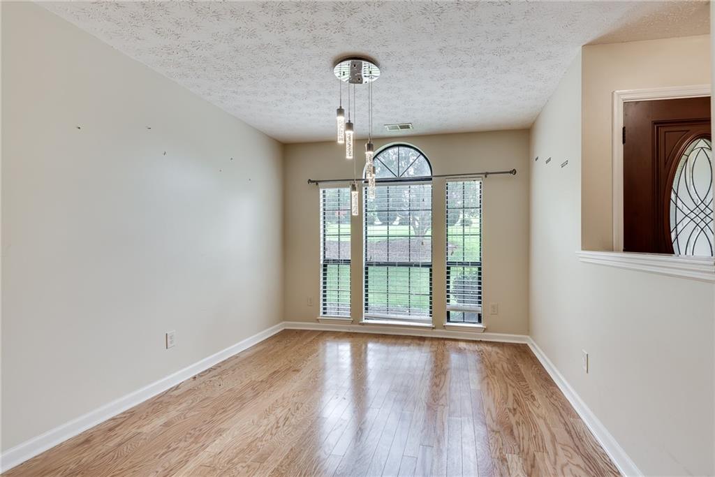 1270 BEEBLOSSOM Trail