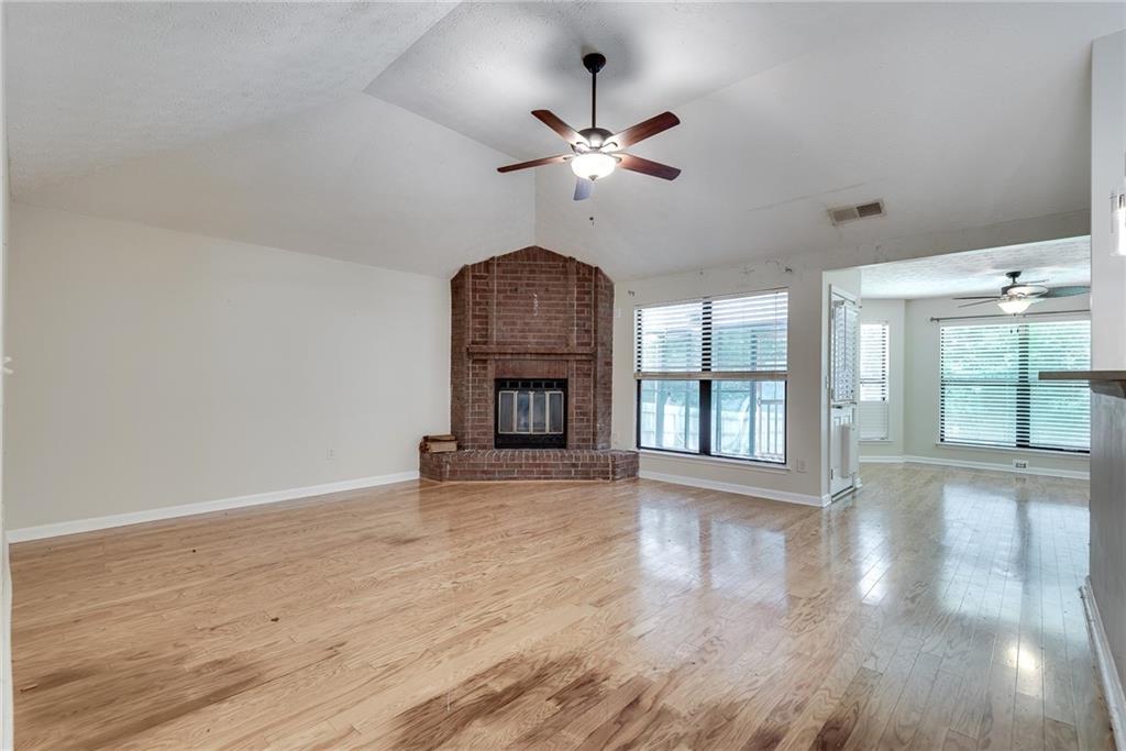 1270 BEEBLOSSOM Trail