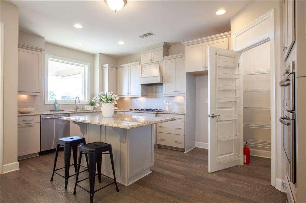 3842 English Oak Drive SW