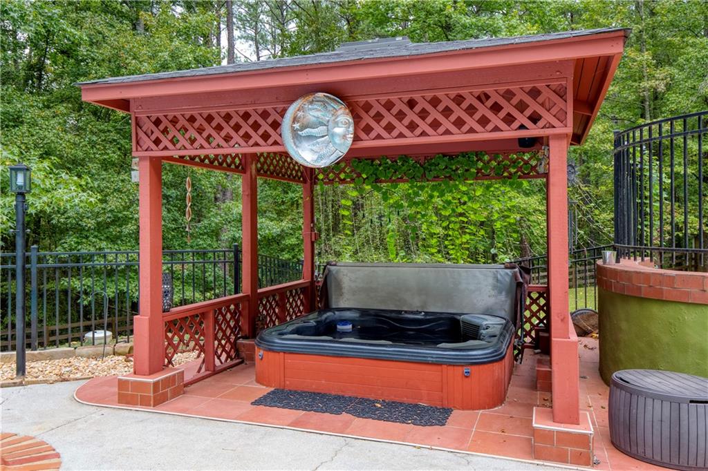 2601 County Line Road NW