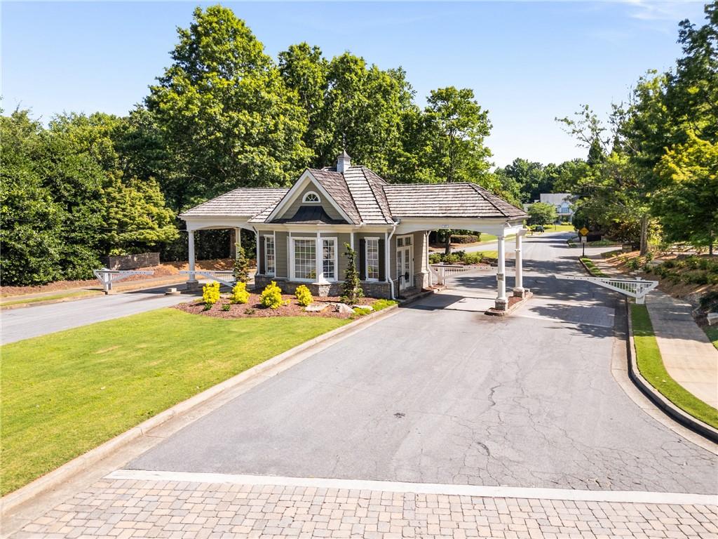 585 Glen National Drive