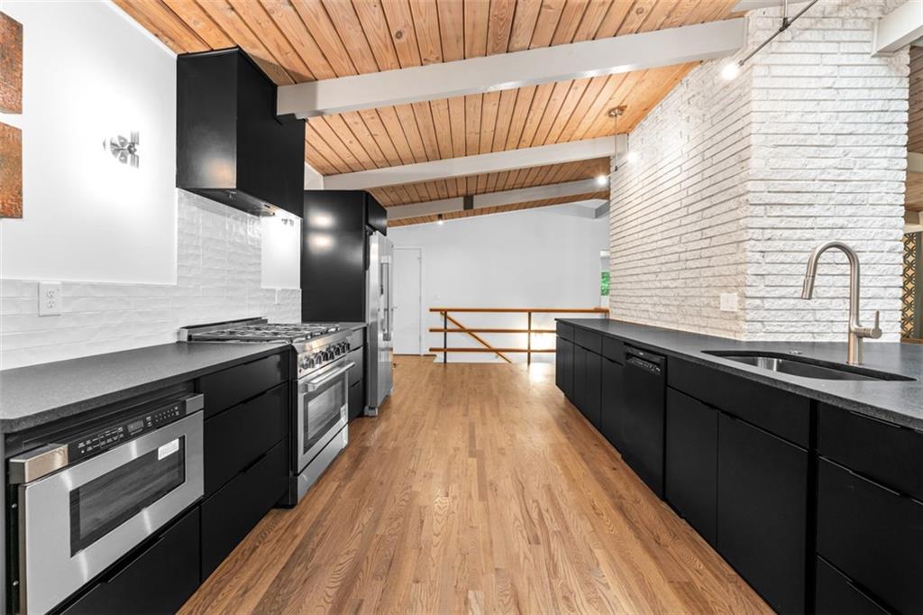 3036 HATHAWAY Court