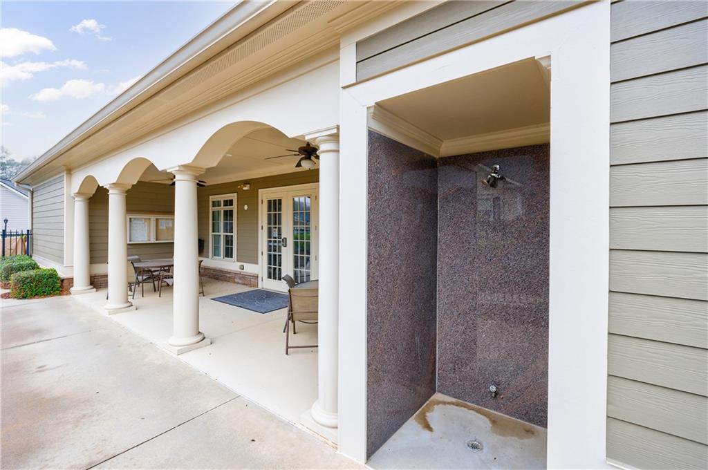 338 Shade Tree Circle