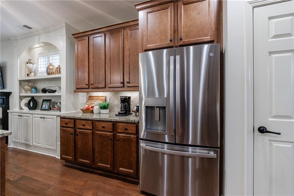 338 Shade Tree Circle