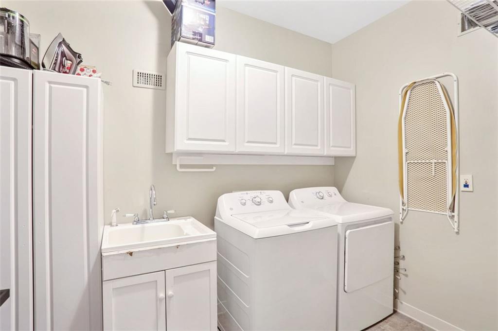 5085 Meadowbrook Circle