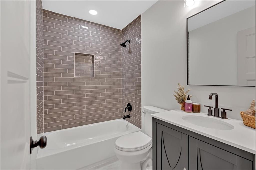 600 Mozley Drive SE
