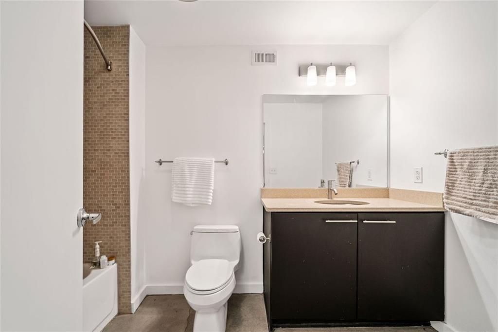 170 BOULEVARD SE Unit E411