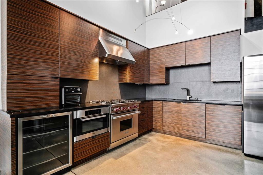 170 BOULEVARD SE Unit E411