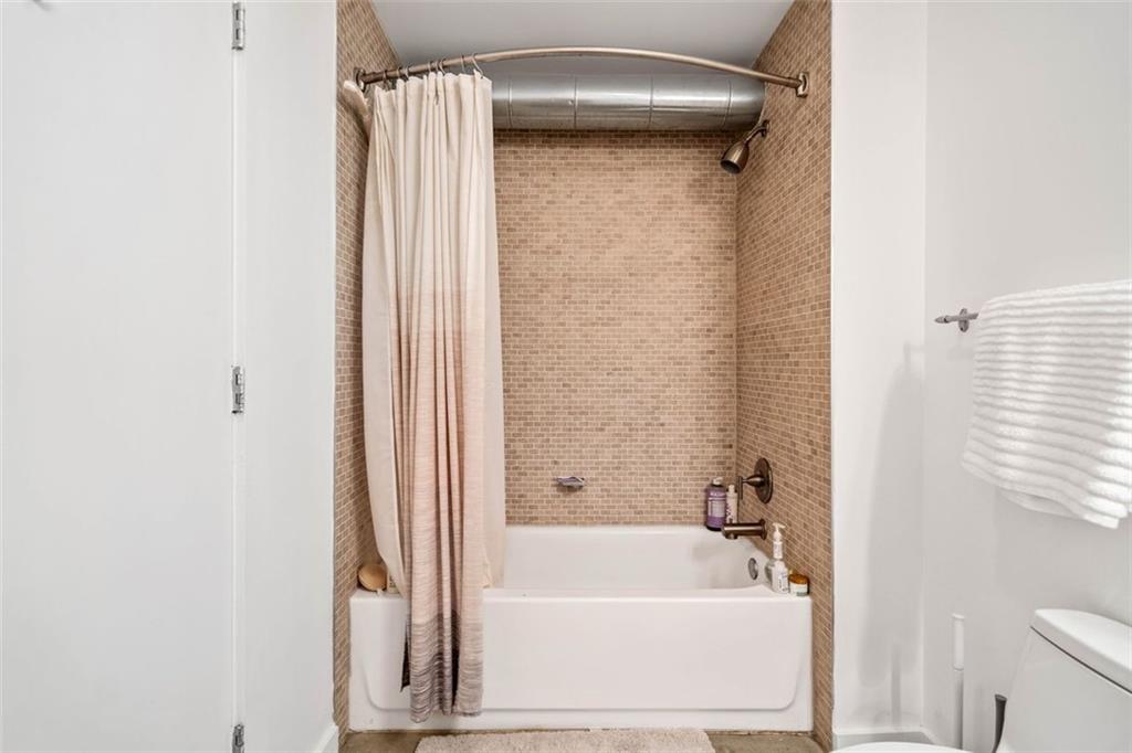 170 BOULEVARD SE Unit E411