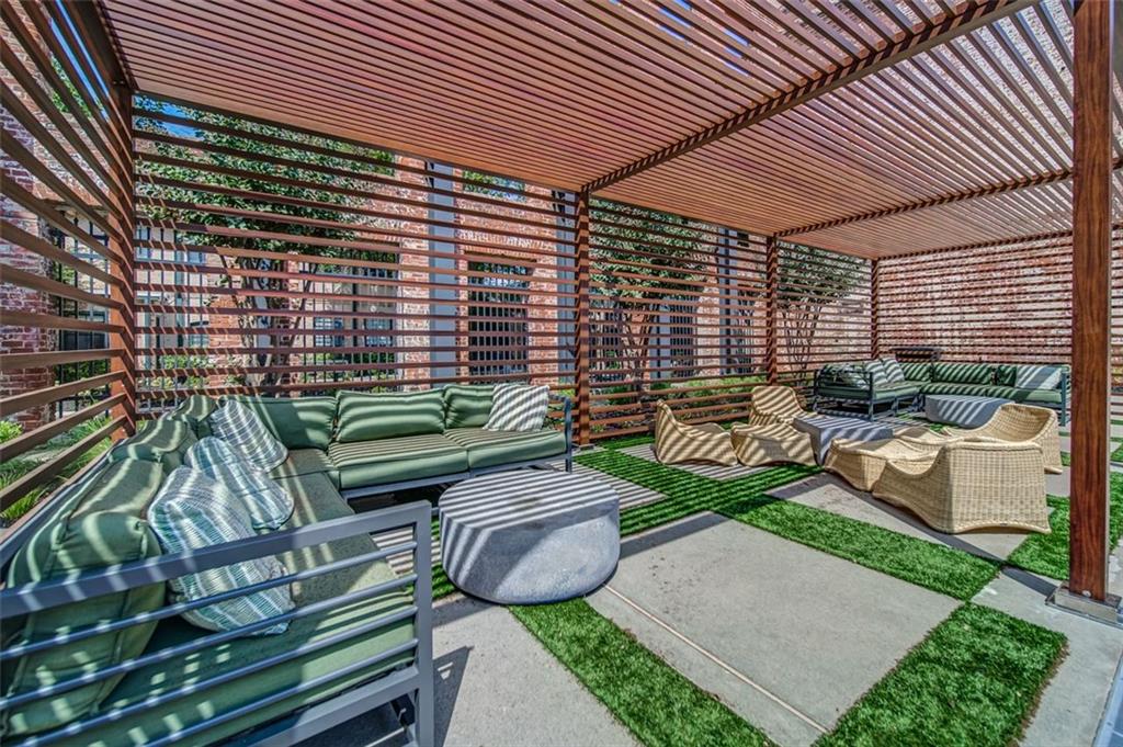 170 BOULEVARD SE Unit E411