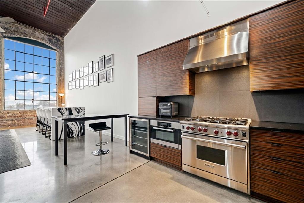 170 BOULEVARD SE Unit E411