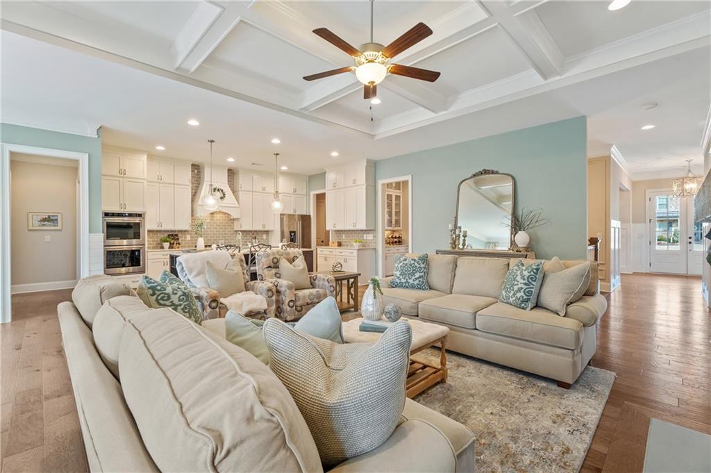 733 Creekside Bend