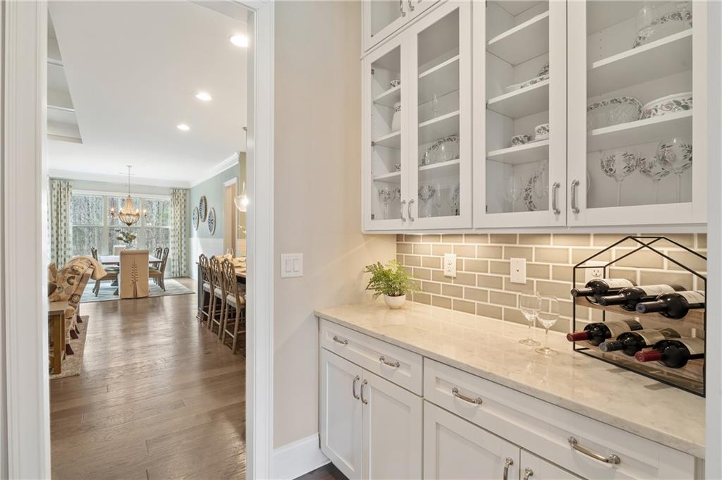 733 Creekside Bend