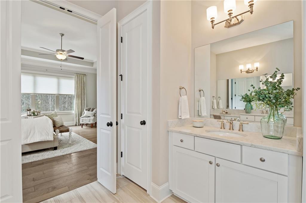 733 Creekside Bend
