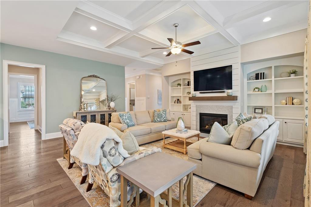 733 Creekside Bend