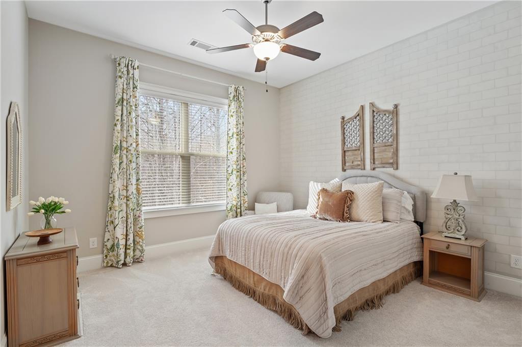 733 Creekside Bend